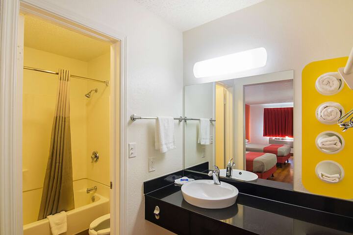 Room 21 of 32