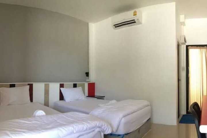 Room 6 of 27