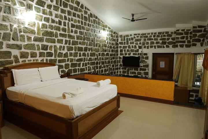 Room 6 of 45