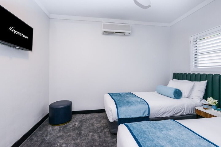 Room 35 of 301
