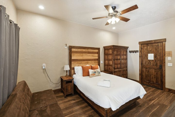 Room 42 of 225