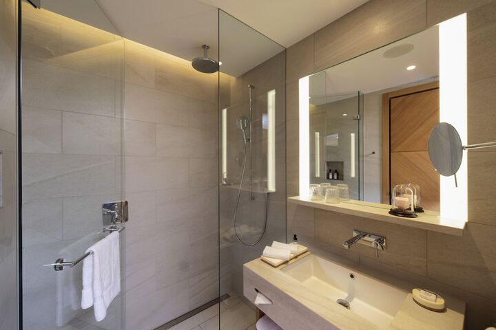 Room 4 of 42