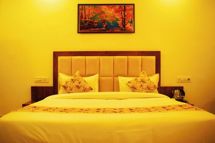 Room 4 of 25