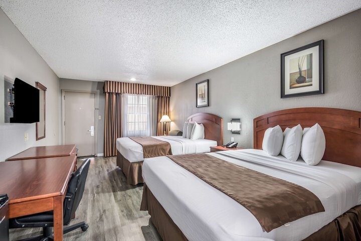 2 Double Beds (5 of 11)
