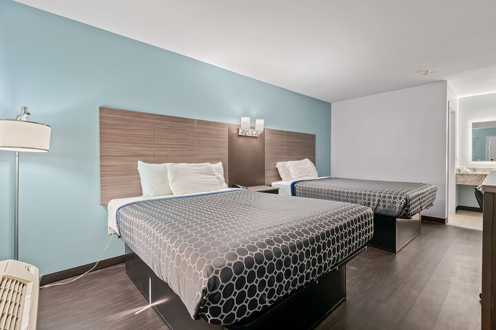 Standard Single Room 1 King Bed (1 of 10)