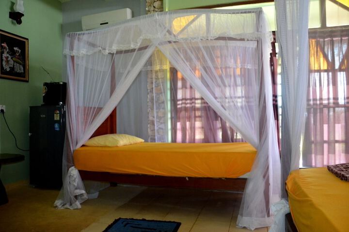 Room 5 of 76