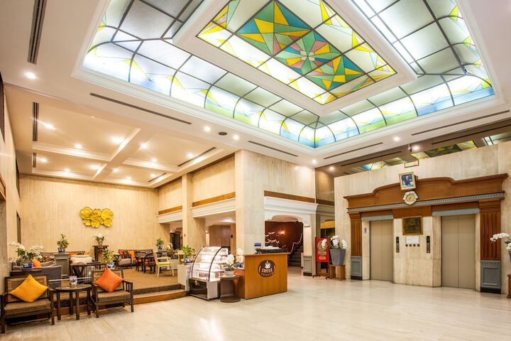 Entrance & Lobby