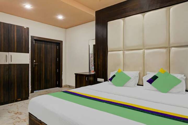 Room 17 of 60