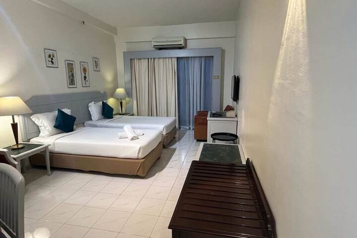 Room 142 of 650