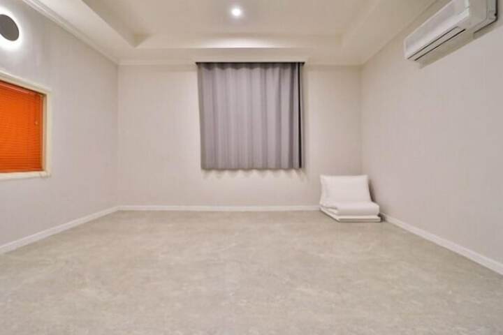 Room 21 of 24