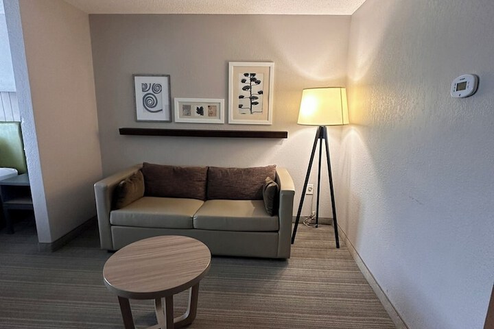 1 King Bed (9 of 9)