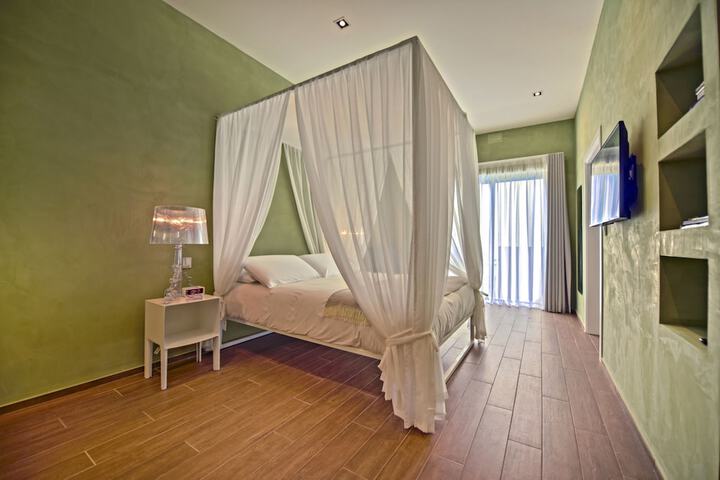 Room 7 of 38