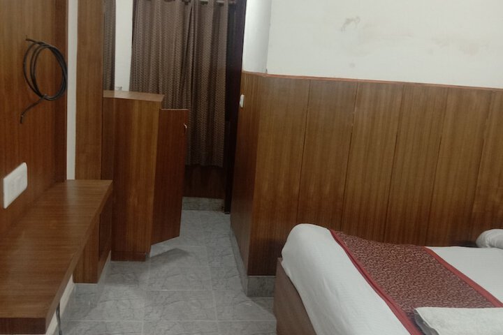 Room 12 of 30
