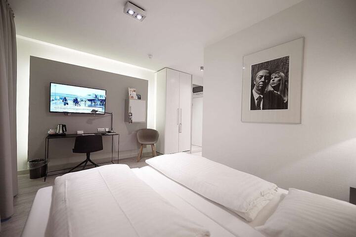 Room 32 of 69