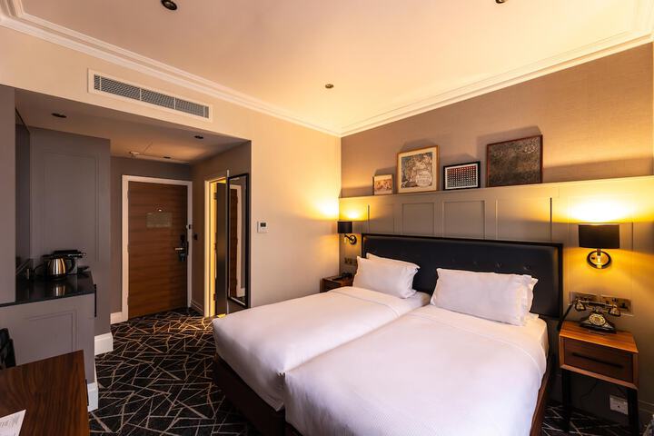 Room 32 of 92