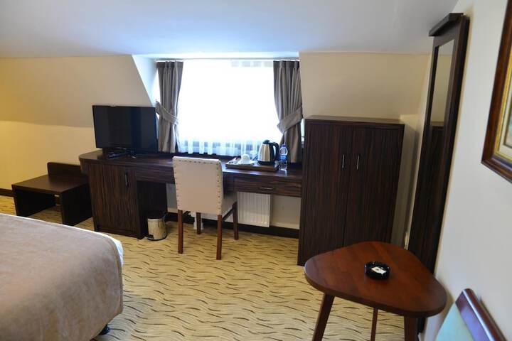 Room 20 of 94
