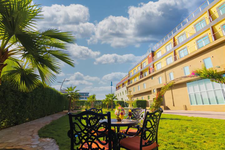 Hotel Exterior 44 of 45