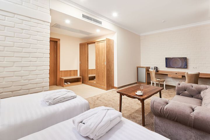 Room 6 of 60