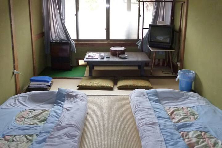 Room 9 of 50
