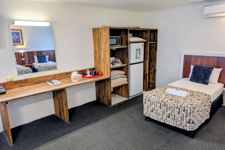 Room 11 of 32