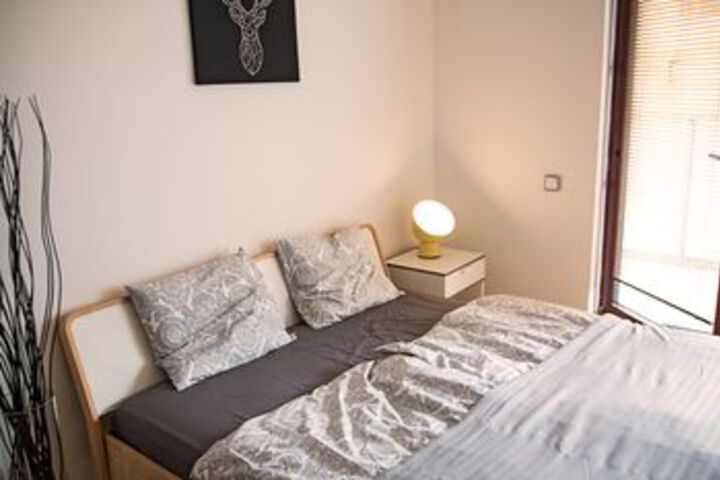 Room 16 of 28