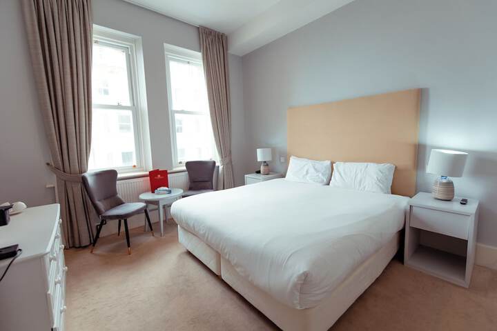 Room 42 of 112