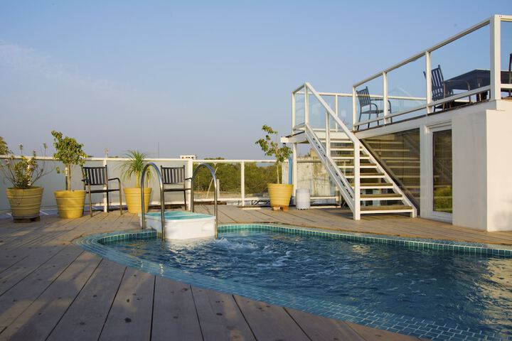 Pool 22 of 38