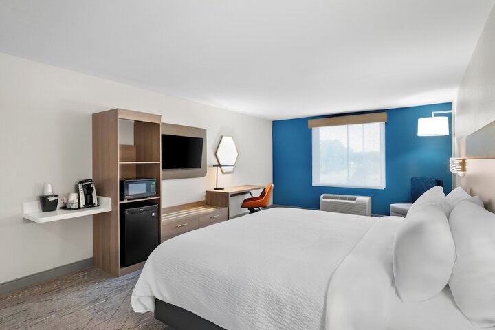 Room 33 of 71