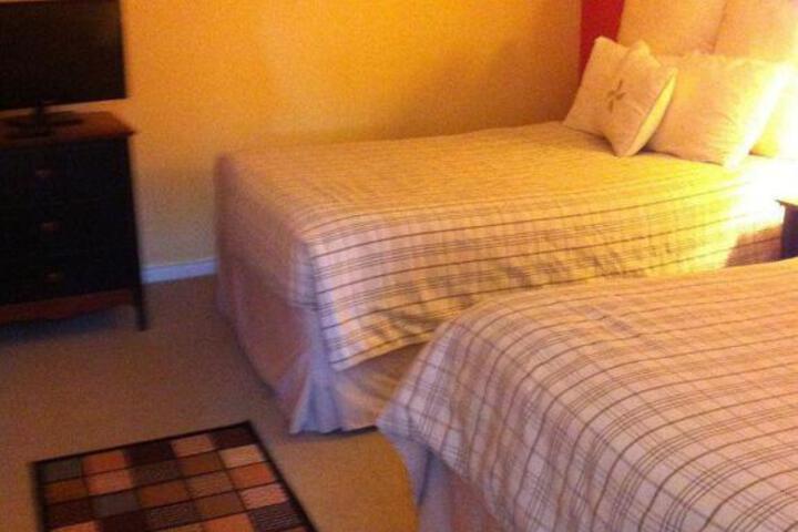 THREE DIAMOND INN