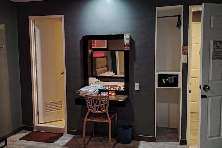 Room 19 of 48