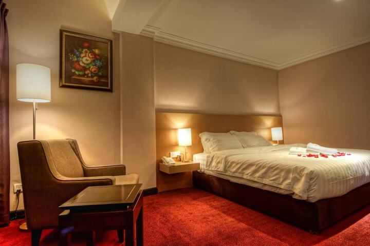 Room 6 of 75