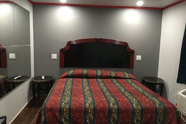 Room 11 of 23