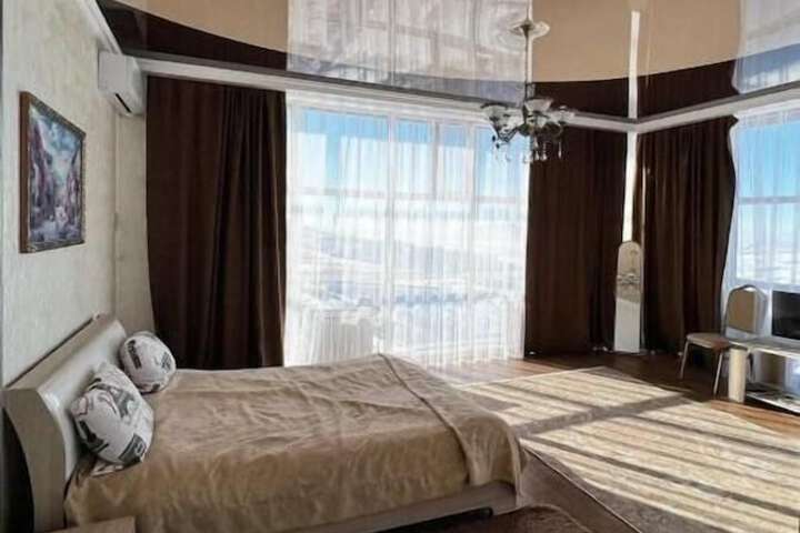 Room 4 of 12