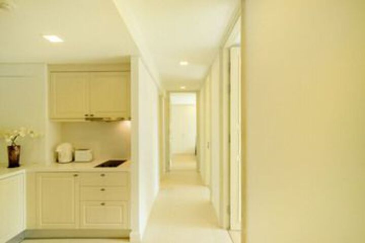 Room 32 of 80