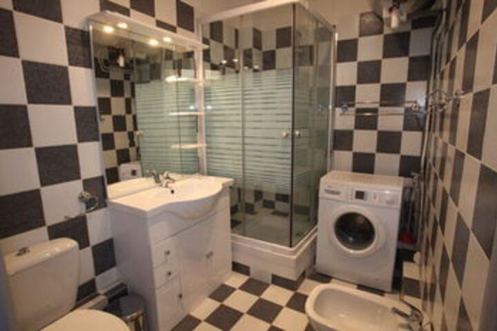 Room 14 of 200
