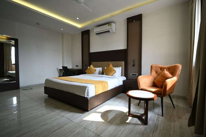 Room 10 of 20