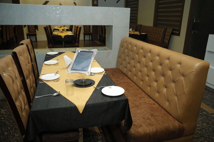 Dining 16 of 26