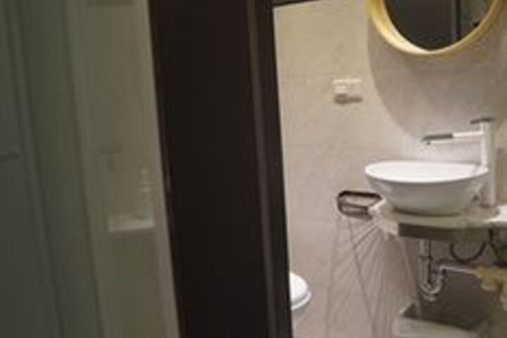 Room 6 of 31