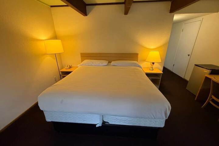 Room 3 of 7