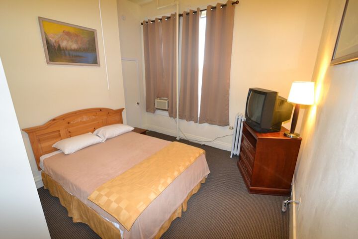 Room 22 of 38