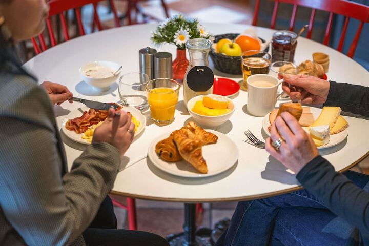 Breakfast/Coffee Service 48 of 81