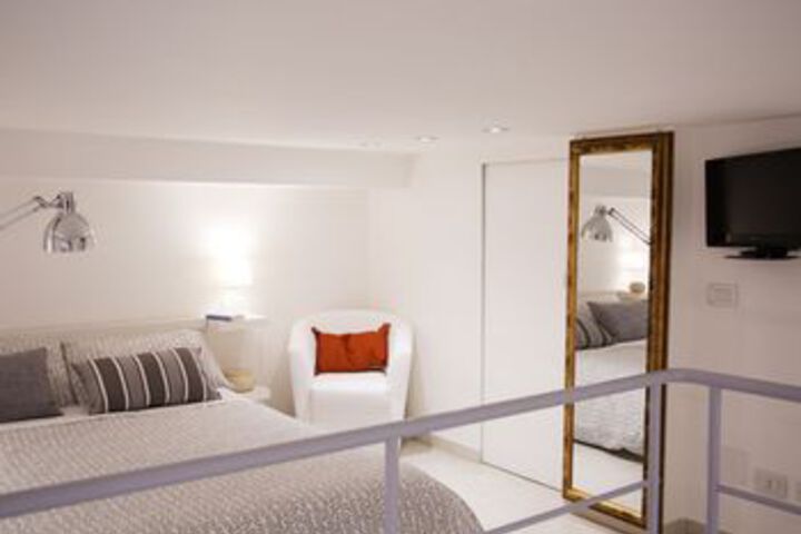 Room 10 of 26
