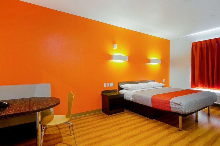 Room 12 of 38