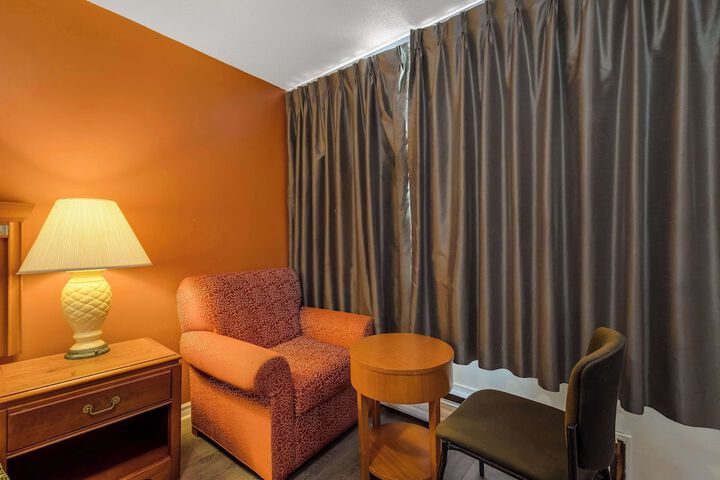 Room 27 of 38