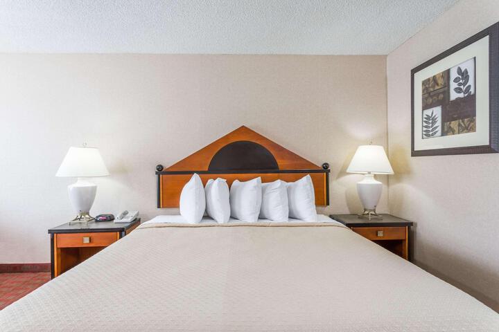 2 Queen Beds (5 of 14)