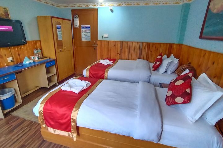 Room 4 of 12