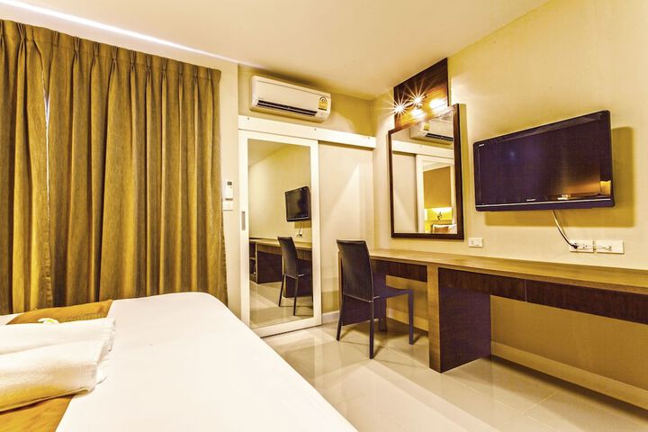 Room 6 of 35
