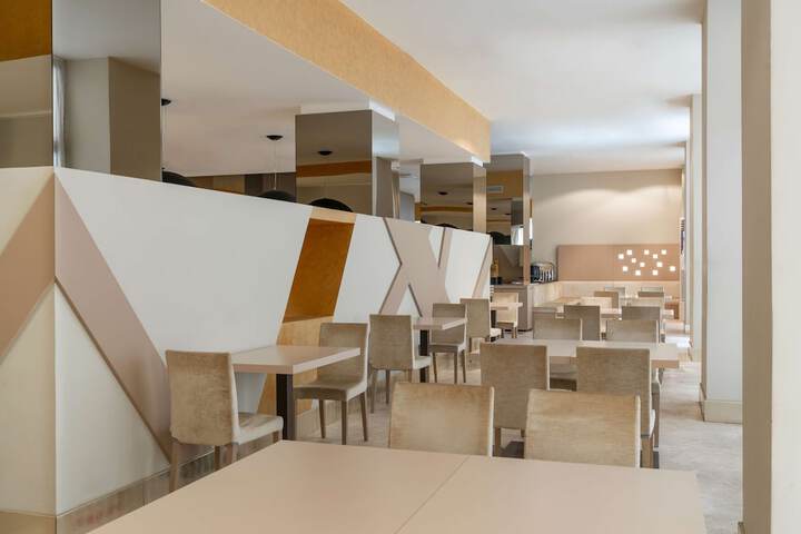 Dining 76 of 138
