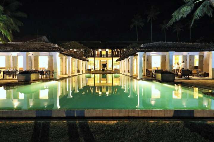 Hotel with Pool