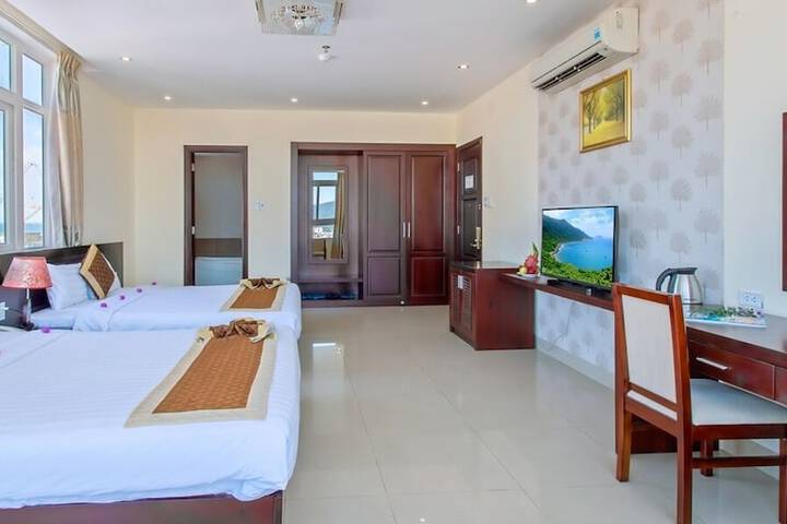 Room 9 of 32